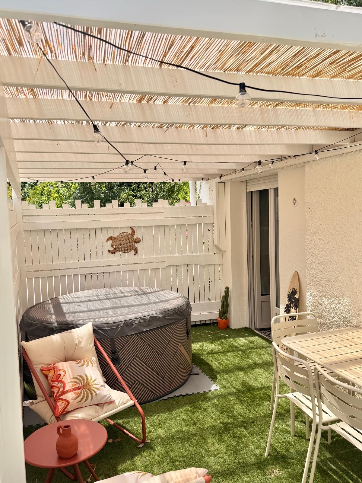 Studio rénové entièrement avec jacuzzi & pergola